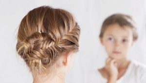 Một loạt các bím tóc cho các cô gái có mái tóc dài