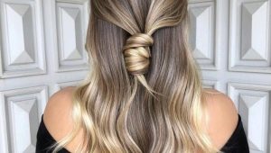 Làm nổi bật mái tóc vàng dài