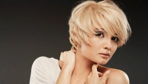 Gupitin ang Aurora para sa maikling buhok
