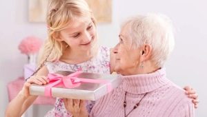 Tặng gì cho bà vào ngày kỷ niệm?