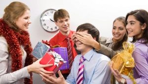 Bất ngờ sinh nhật ban đầu và bất thường