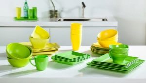 Mga pinggan ng plastik: mga kalamangan at kahinaan, mga tampok ng paggamit