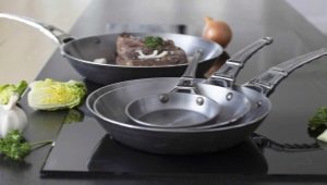 Một loạt các mô hình chảo De Người mua