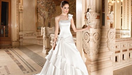 Váy cưới lộng lẫy với một chuyến tàu - một bộ trang phục xứng đáng với nữ hoàng
