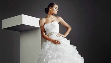ชุดแต่งงานโดย Amour Bridal