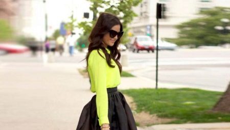 Skirt na may blusa