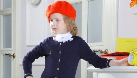 Mga sweaters ng paaralan para sa mga batang babae