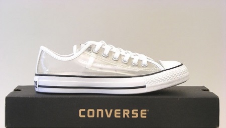 รองเท้าผ้าใบ Converse
