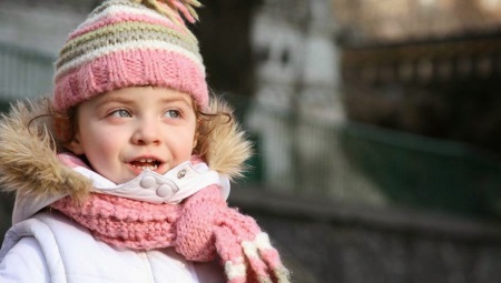 Children's knitted scarf