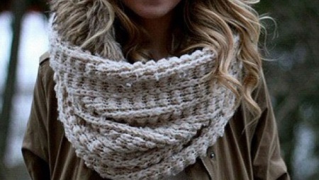 Paano itali ang isang niniting scarf?