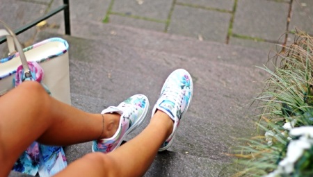 Nakakagulat na Mga Sneaker