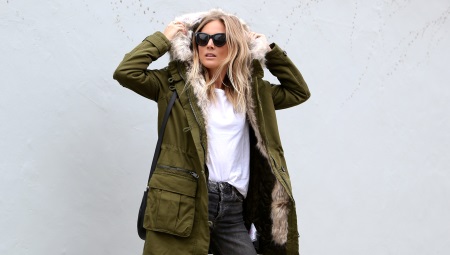 Parka với mũ trùm đầu có lông