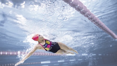 Kasuotang panlangoy ng sports para sa pool
