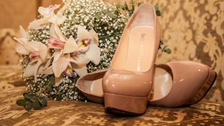 Mataas na platform sapatos