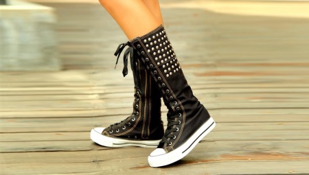 Mga bota ng sapatos