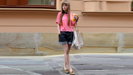  Mga Babae ng Suede Moccasins