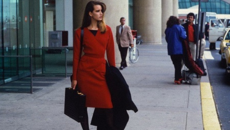 Clothes in the style of the 80s