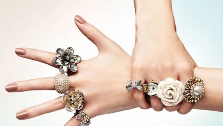 เครื่องประดับ: แหวนผู้หญิงที่มีสไตล์