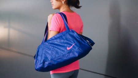 กระเป๋า Nike