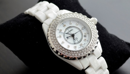 Women's watch with a ceramic bracelet