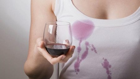 Paano upang hugasan ang mga mantsa mula sa red wine sa mga damit?