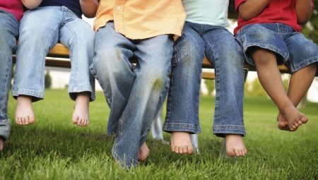 How to wash grass stains from jeans?
