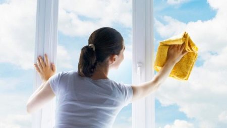 Làm thế nào để rửa cửa sổ mà không có vết bẩn ở nhà?