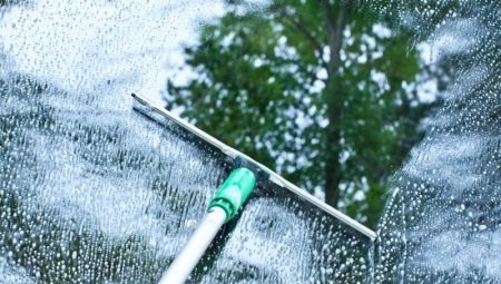 Làm thế nào để chọn một bàn chải để rửa cửa sổ?