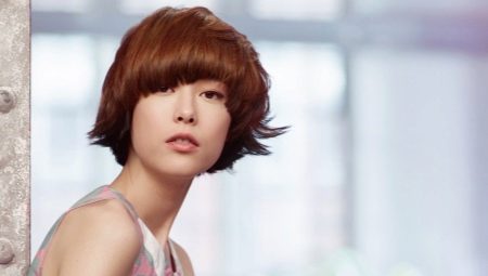 Paano pumili ng isang square ng hairstyle para sa isang bilog na mukha?