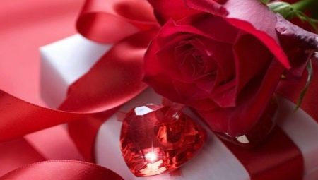 Ano ang ibibigay sa mga magulang para sa isang ruby ​​kasal?