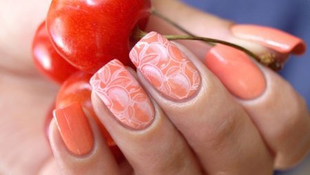 Coral manicure design: matagumpay na mga kumbinasyon at kagiliw-giliw na mga halimbawa