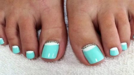 Mga orihinal na ideya upang lumikha ng isang pedicure ng mint