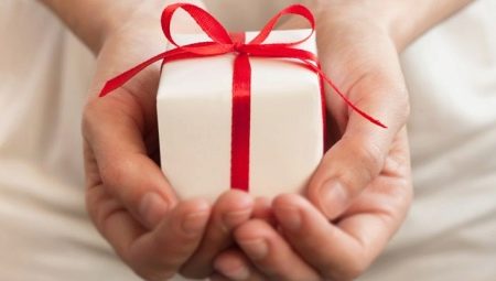 Lời khuyên cho việc chọn một món quà cho một kỷ niệm đen tối