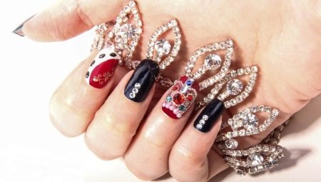 ความคิดที่มีสไตล์สำหรับการทำเล็บด้วยมงกุฎ rhinestone