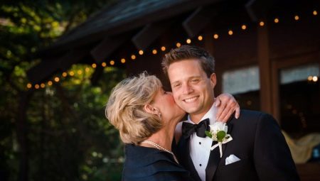 The dance of the son and mother at the wedding - a touching wedding tradition