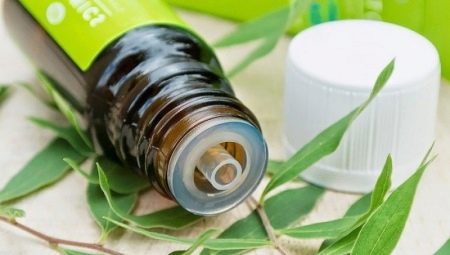Sự tinh tế của việc áp dụng dầu cây trà cho móng tay