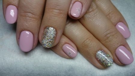 Mga variant ng pink manicure na may mga sparkle