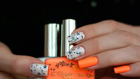 Maliwanag at di-pangkaraniwang mga ideya na pinagsasama ang puti na may orange shades sa manicure