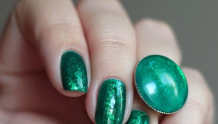 Green manicure: fashion trend at tip mula sa stylists