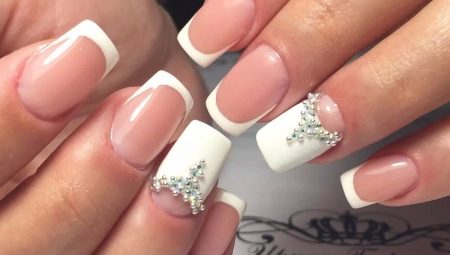 Pháp trên móng tay vuông: các tính năng của trang trí và các ví dụ đẹp
