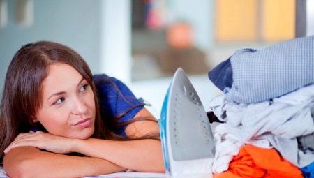 Làm thế nào để ủi quần áo và quần áo?