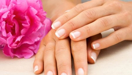 Làm thế nào để làm một vecni gel móng tay Pháp tại nhà?