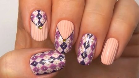 Orihinal na manicure na may rhombus