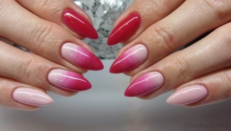 Nagtatampok ang manicure na may mga transition na kulay at mga pagpipilian sa disenyo