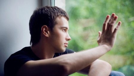 Đặc điểm của một người hướng nội nam và cách cư xử của anh ta trong các mối quan hệ