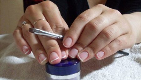 Mga likas na katangian ng gel na nail na patong na walang extension