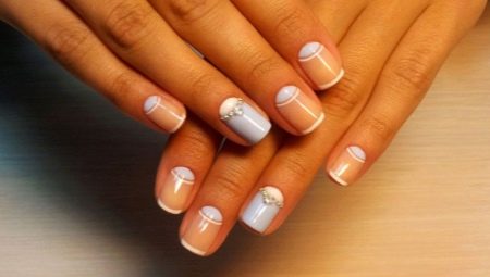 Làm móng tay thông thường: ý tưởng đẹp cho mỗi ngày cho bất kỳ trang phục