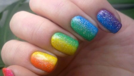 การไล่ระดับสีแนวตั้งบนเล็บ