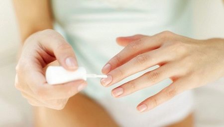 Tăng cường sơn móng tay: các loại, mẹo chọn và sử dụng