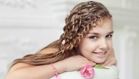 Bow of tóc - kiểu tóc hoàn hảo cho một công chúa nhỏ